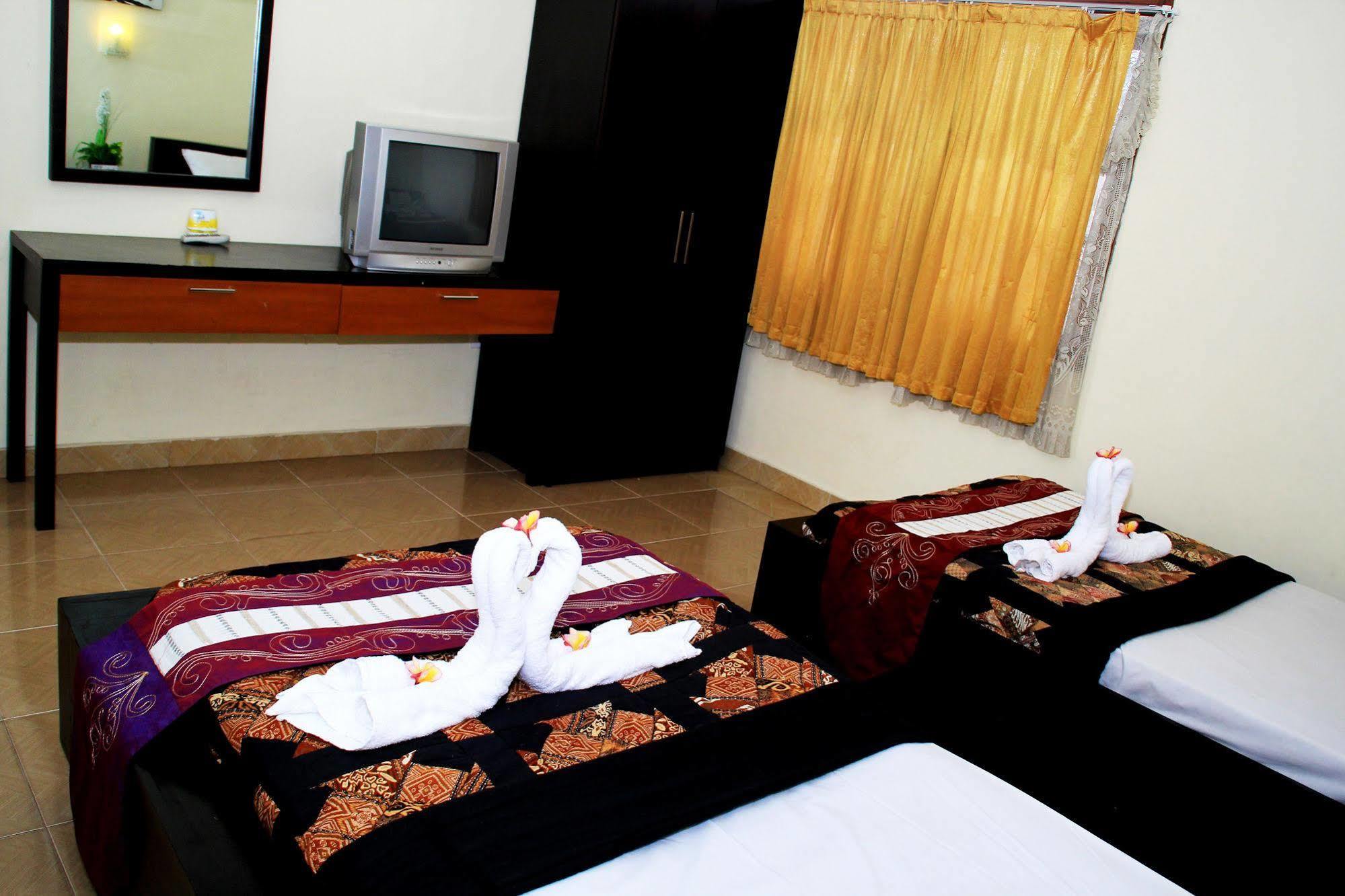 Vaccinated Staff - Oyo 3523 Gong Corner Homestay Kuta Lombok Eksteriør bilde