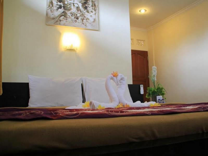 Vaccinated Staff - Oyo 3523 Gong Corner Homestay Kuta Lombok Eksteriør bilde